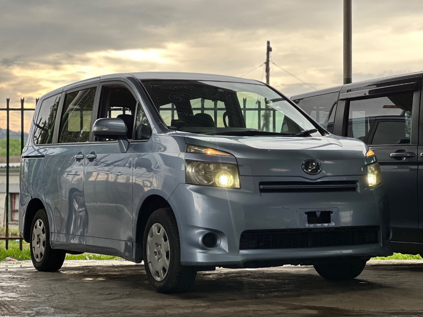 2010 Toyota Voxy  2.0 CC