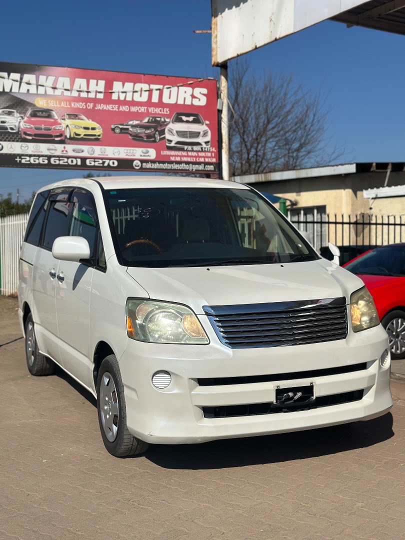 2005 Toyota Noah 2.0 cc